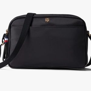 TOMMY HILFIGER CYNTHIA ll - CAMERA CROSSBODY SMOOTH NYLON BAG